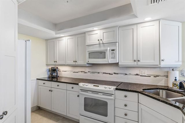 631 ALHAMBRA ROAD 801, Venice, FL 34285