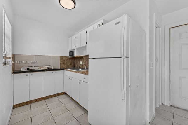 858 E 21st St, Hialeah, FL 33013