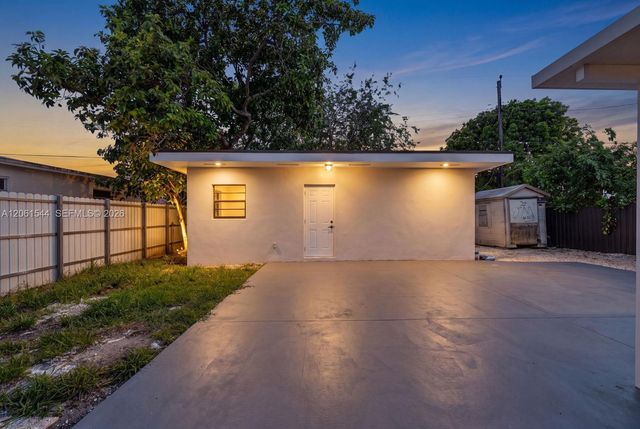 858 E 21st St, Hialeah, FL 33013