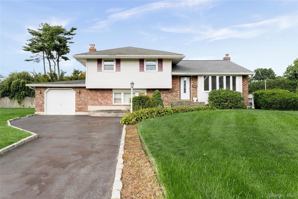 29 Cottonwood Drive, Commack, NY 11725 — photo 2