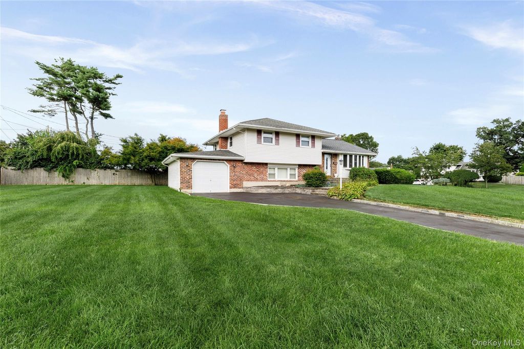29 Cottonwood Drive, Commack, NY 11725 — photo 3