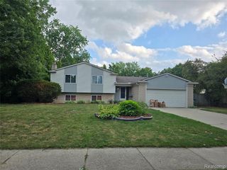 2310 Cumberland Drive, Troy, MI 48085