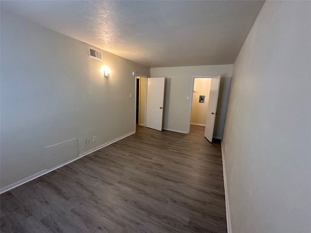 2211 S Vernon Avenue 205, Dallas, TX 75224