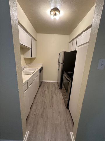 2211 S Vernon Avenue 205, Dallas, TX 75224