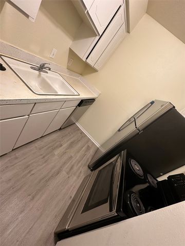 2211 S Vernon Avenue 205, Dallas, TX 75224