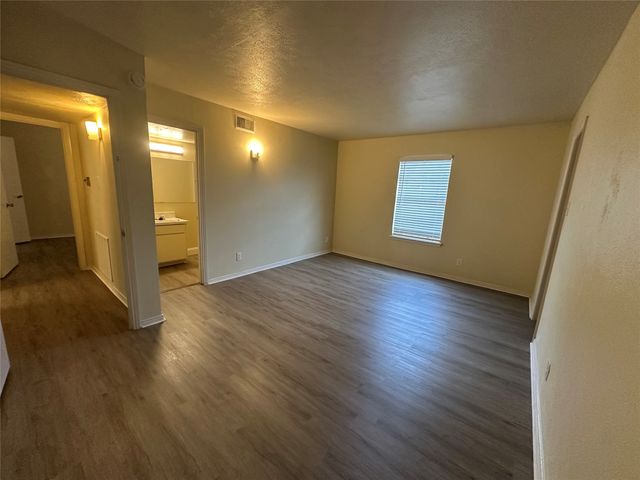 2211 S Vernon Avenue 205, Dallas, TX 75224