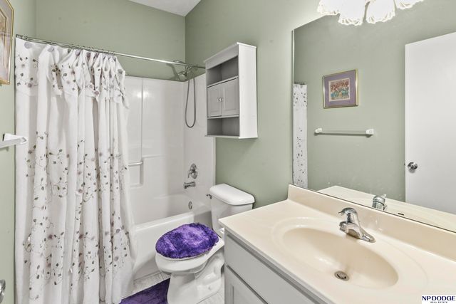 17807 Grenelefe Avenue, Omaha, NE 68136