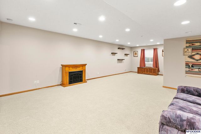 17807 Grenelefe Avenue, Omaha, NE 68136