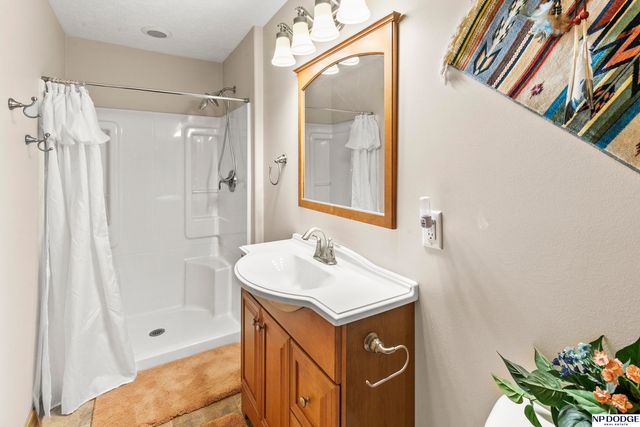 17807 Grenelefe Avenue, Omaha, NE 68136