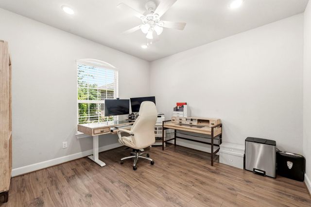 19 S Sandbells Park Lane, Montgomery, TX 77316