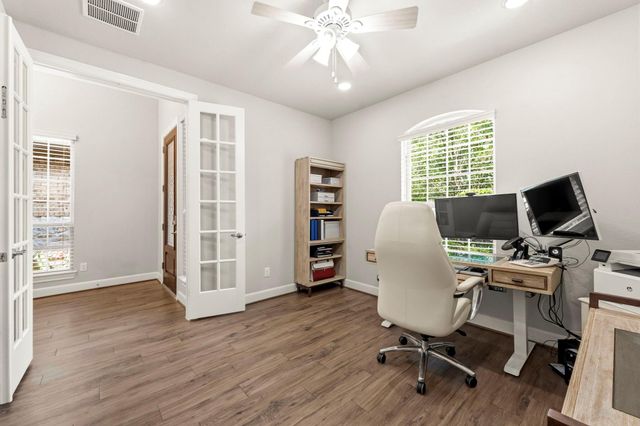 19 S Sandbells Park Lane, Montgomery, TX 77316