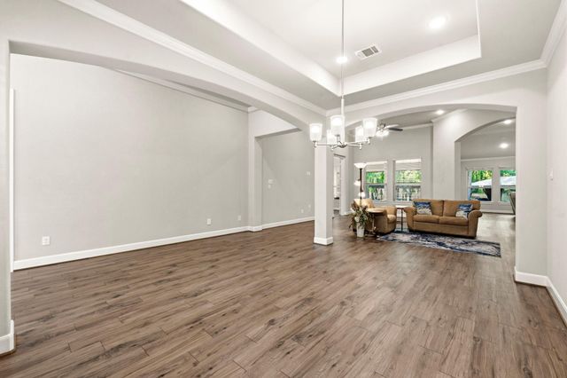 19 S Sandbells Park Lane, Montgomery, TX 77316