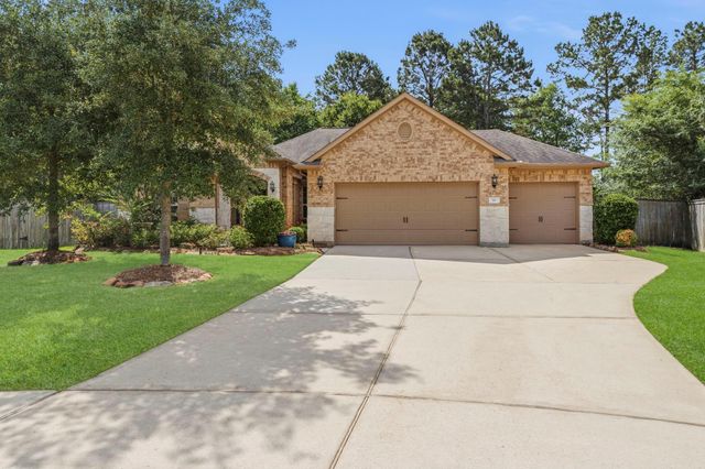 19 S Sandbells Park Lane, Montgomery, TX 77316