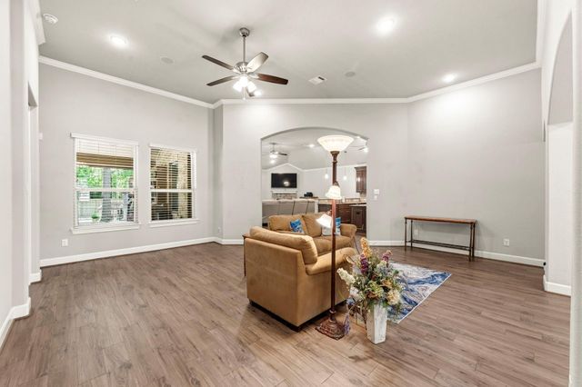 19 S Sandbells Park Lane, Montgomery, TX 77316
