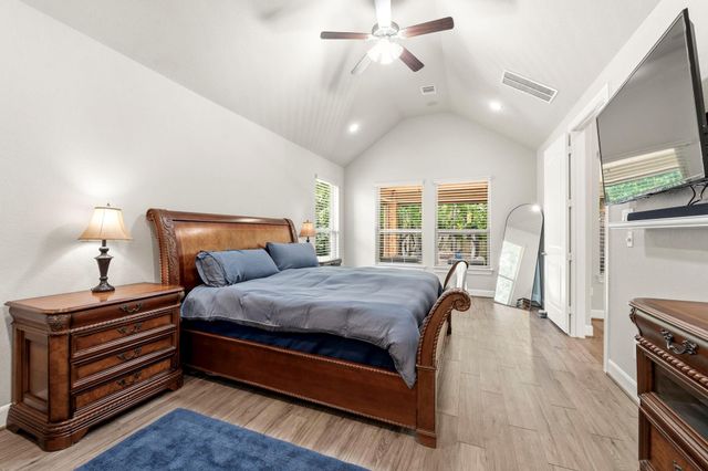 19 S Sandbells Park Lane, Montgomery, TX 77316