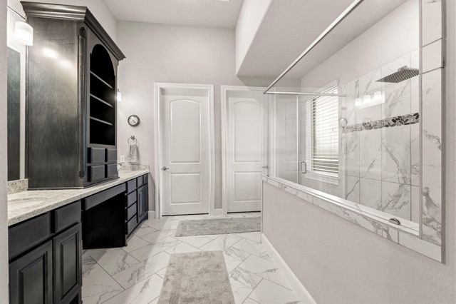 19 S Sandbells Park Lane, Montgomery, TX 77316