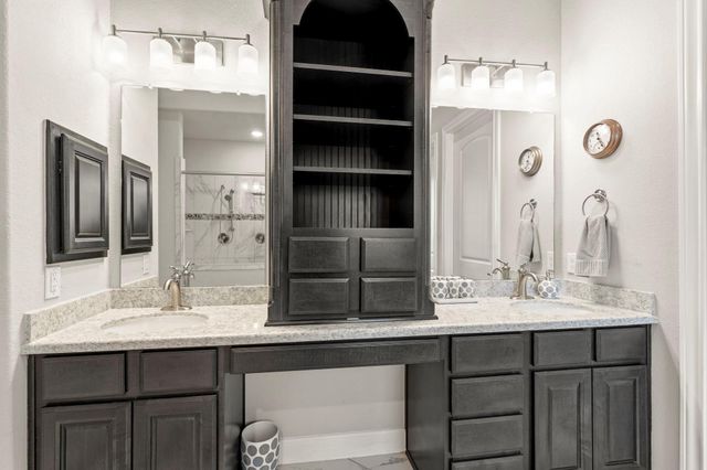 19 S Sandbells Park Lane, Montgomery, TX 77316