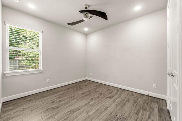 19 S Sandbells Park Lane, Montgomery, TX 77316