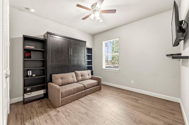 19 S Sandbells Park Lane, Montgomery, TX 77316
