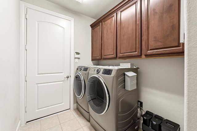 19 S Sandbells Park Lane, Montgomery, TX 77316