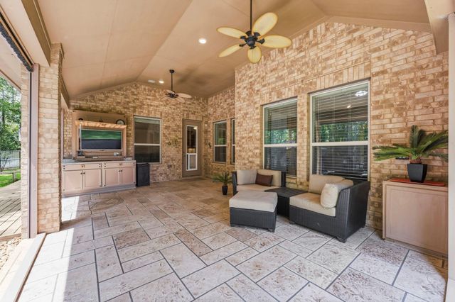 19 S Sandbells Park Lane, Montgomery, TX 77316