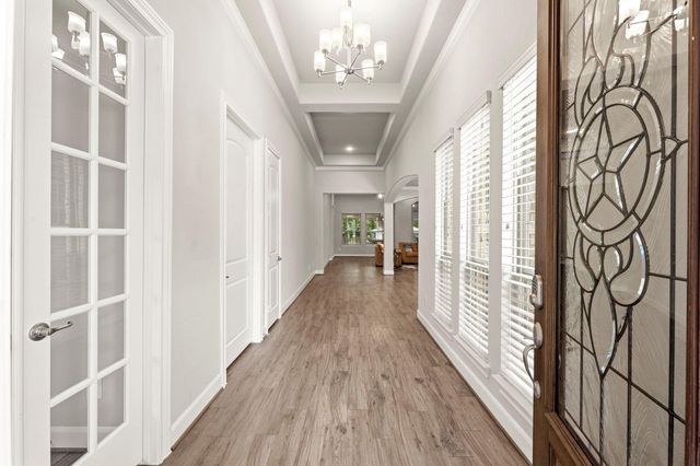19 S Sandbells Park Lane, Montgomery, TX 77316