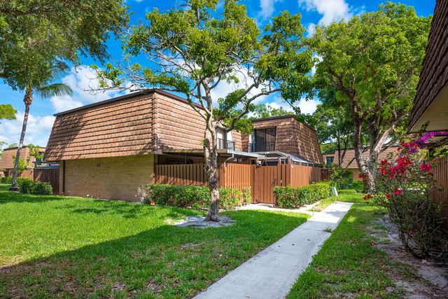 2205 22nd Lane, Greenacres, FL 33463