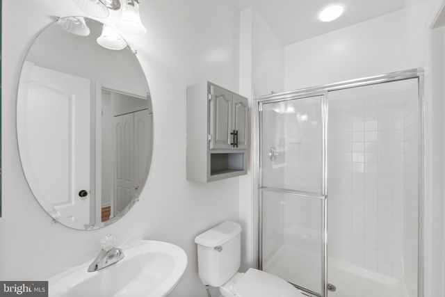 2372 WOODLAND POND LN, Herndon, VA 20171