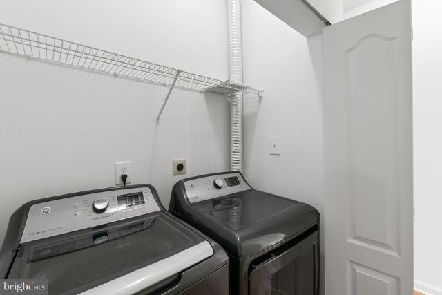 2372 WOODLAND POND LN, Herndon, VA 20171