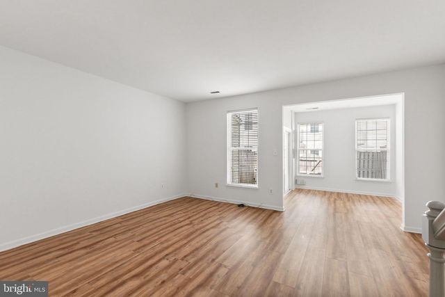 2372 WOODLAND POND LN, Herndon, VA 20171