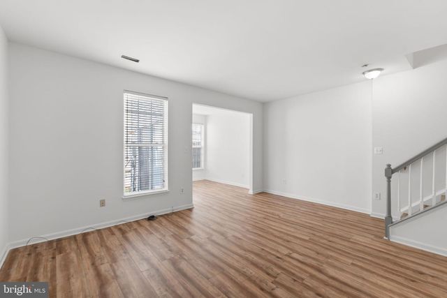 2372 WOODLAND POND LN, Herndon, VA 20171