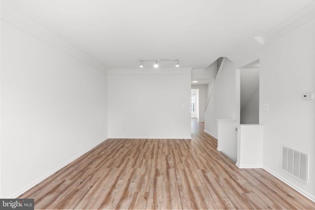 2372 WOODLAND POND LN, Herndon, VA 20171