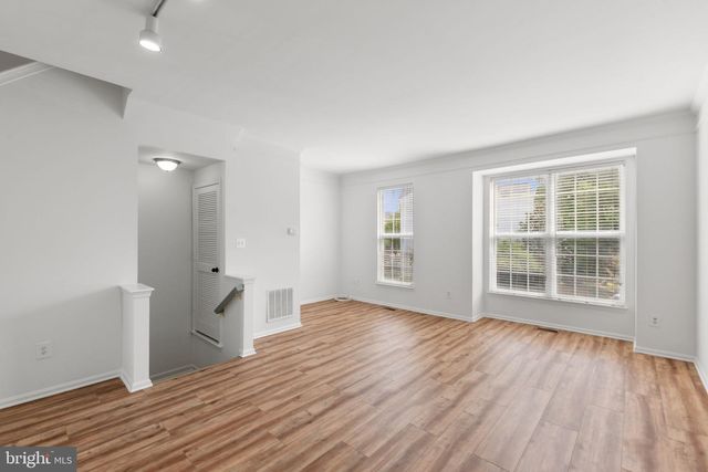 2372 WOODLAND POND LN, Herndon, VA 20171