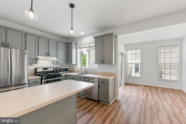 2372 WOODLAND POND LN, Herndon, VA 20171