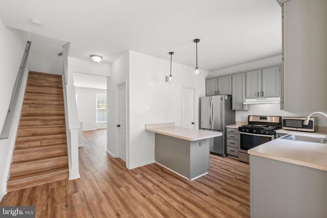 2372 WOODLAND POND LN, Herndon, VA 20171