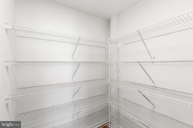 2372 WOODLAND POND LN, Herndon, VA 20171