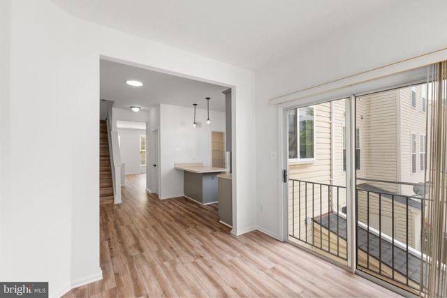 2372 WOODLAND POND LN, Herndon, VA 20171