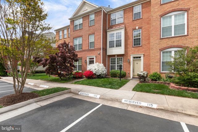 2372 WOODLAND POND LN, Herndon, VA 20171