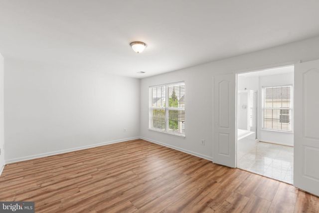 2372 WOODLAND POND LN, Herndon, VA 20171