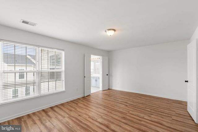 2372 WOODLAND POND LN, Herndon, VA 20171