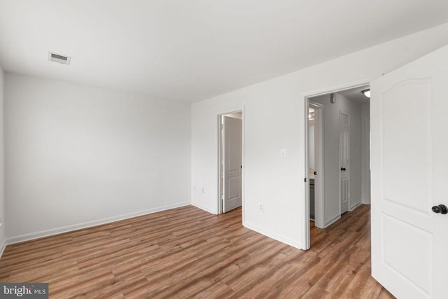 2372 WOODLAND POND LN, Herndon, VA 20171