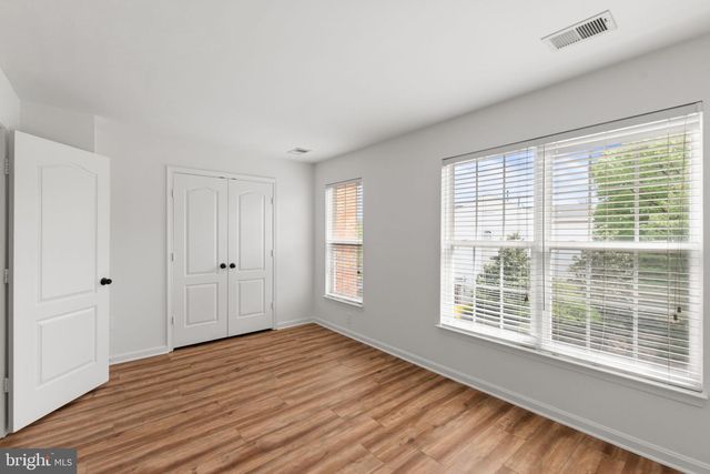 2372 WOODLAND POND LN, Herndon, VA 20171