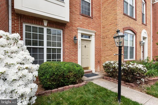 2372 WOODLAND POND LN, Herndon, VA 20171