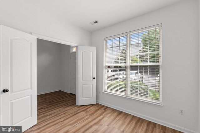 2372 WOODLAND POND LN, Herndon, VA 20171