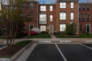 2372 WOODLAND POND LN, Herndon, VA 20171