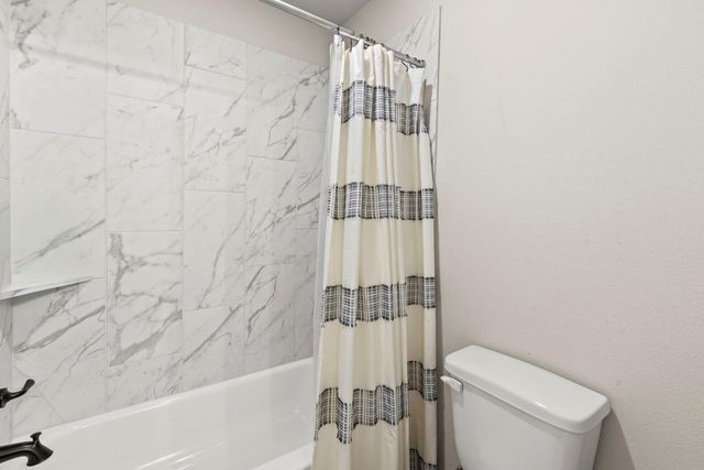 2122 Lierna Drive, Texas City, TX 77568