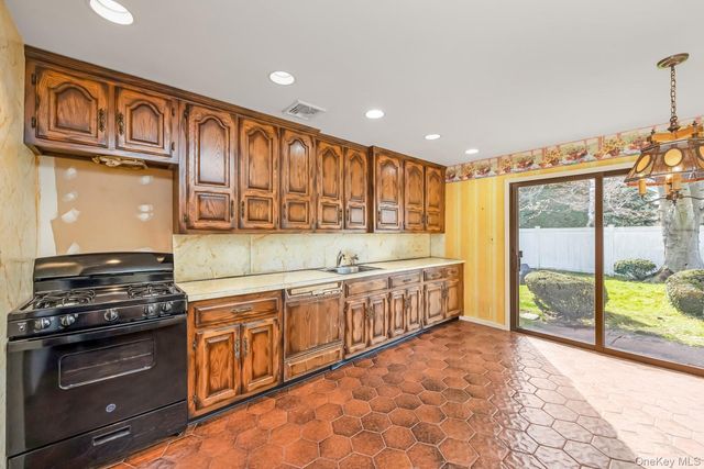 1954 Brook Park Drive, Merrick, NY 11566