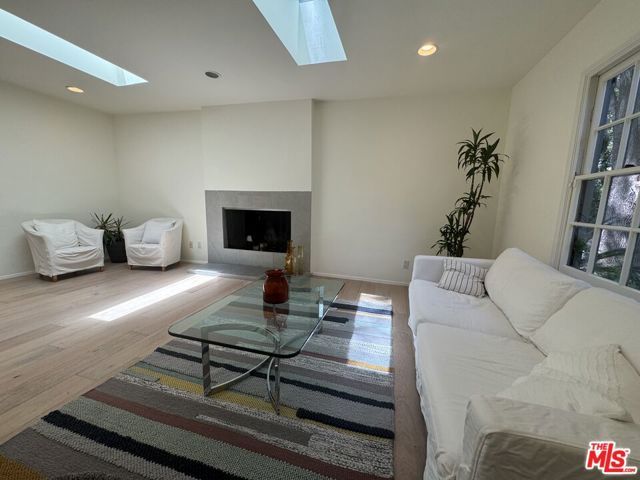 7586 Woodrow Wilson Drive, Los Angeles, CA 90046