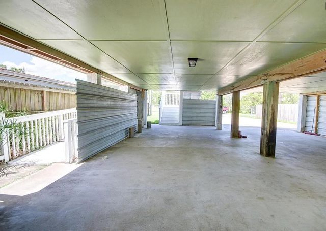 641 4th Street, Dickinson, TX 77539