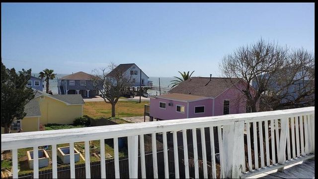 641 4th Street, Dickinson, TX 77539